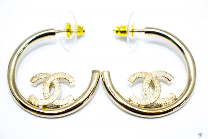 Top Quality Chanel AB8130B07818 Hoop With CC Logo  Gold / NH237 Metal 2.5X2.5 CM Earrings