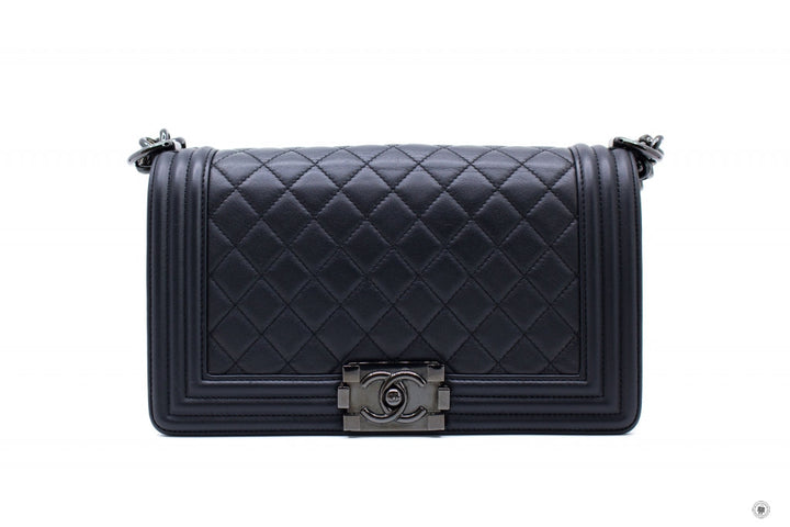 Top Quality Chanel A67086 Medium Boy Black / 94305 Calfskin Shoulder Bags Bkhw