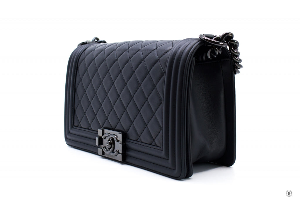 Top Quality Chanel A67086 Medium Boy Black / 94305 Calfskin Shoulder Bags Bkhw