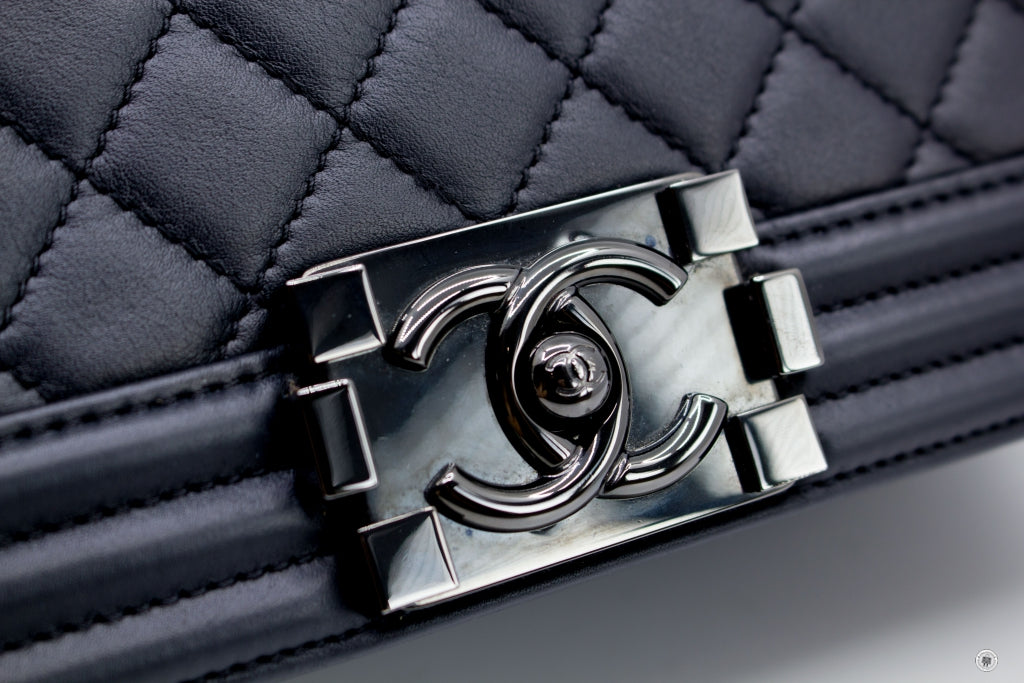 Top Quality Chanel A67086 Medium Boy Black / 94305 Calfskin Shoulder Bags Bkhw