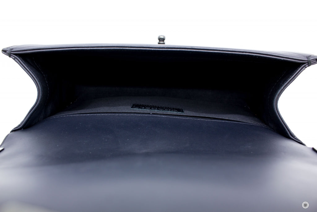 Top Quality Chanel A67086 Medium Boy Black / 94305 Calfskin Shoulder Bags Bkhw