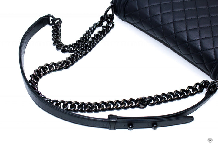 Top Quality Chanel A67086 Medium Boy Black / 94305 Calfskin Shoulder Bags Bkhw