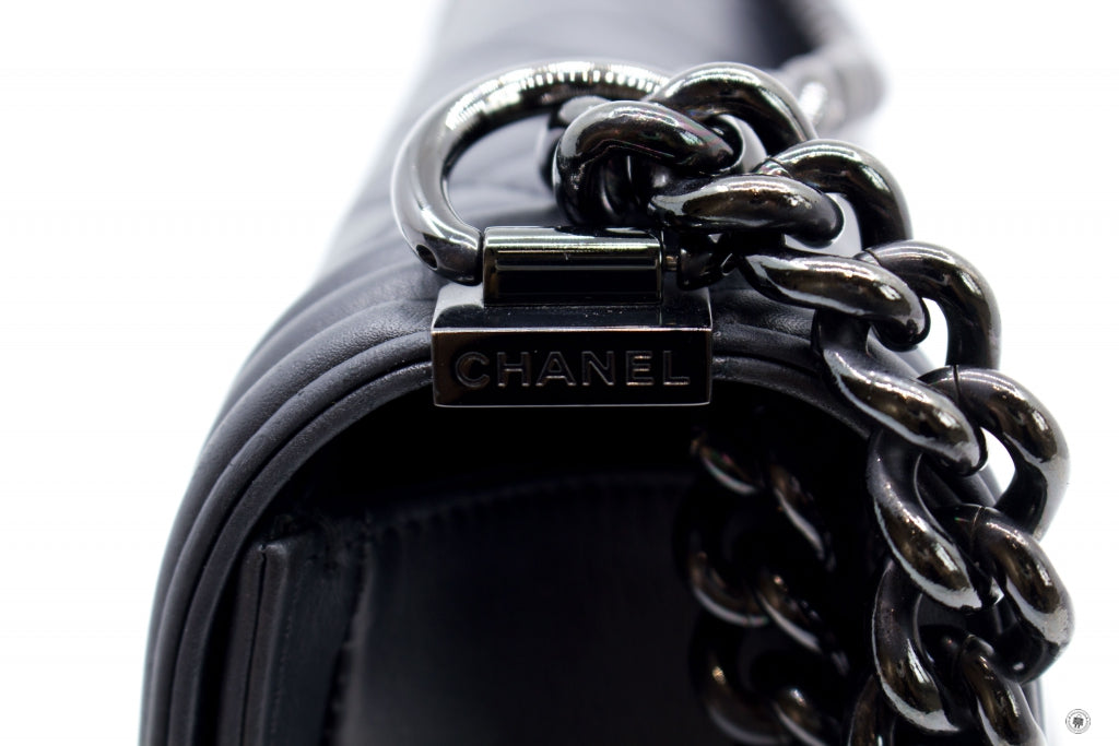 Top Quality Chanel A67086 Medium Boy Black / 94305 Calfskin Shoulder Bags Bkhw