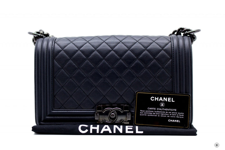 Top Quality Chanel A67086 Medium Boy Black / 94305 Calfskin Shoulder Bags Bkhw