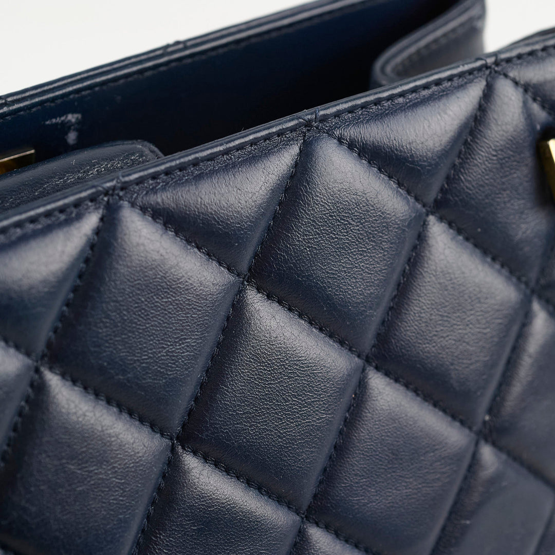 Top Quality Chanel Seasonal Shoulder Bag Navy