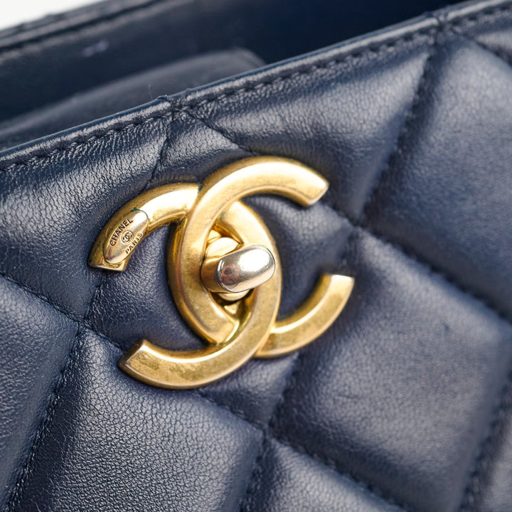 Top Quality Chanel Seasonal Shoulder Bag Navy