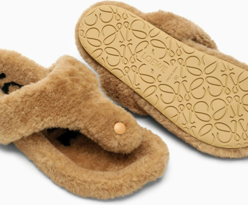 EASE BEIGE SHEEPSKIN SANDAL