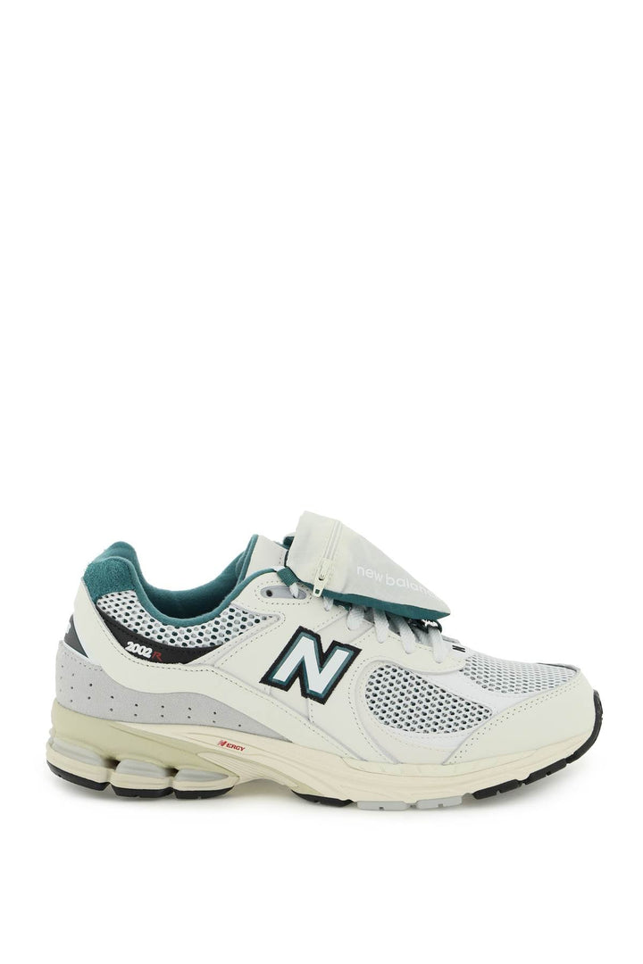 2002R SNEAKERS