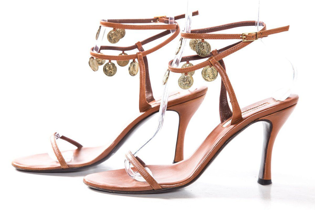 Oscar de la Renta Camel Leather Gold Charm Sandals SZ 40