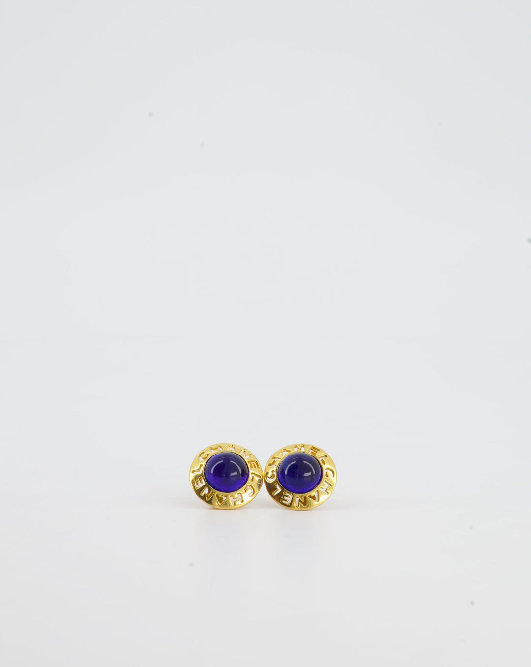 Top Quality Chanel Vintage Yellow Gold with Blue Pearl Round Clip-On Earrings with CC Logo