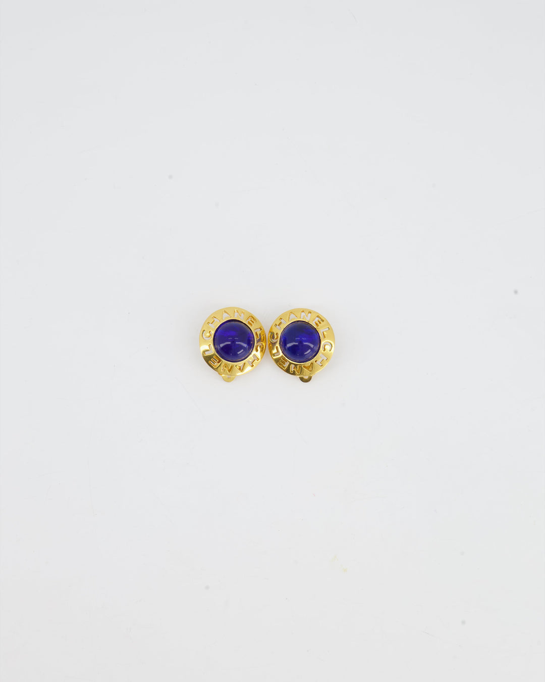 Top Quality Chanel Vintage Yellow Gold with Blue Pearl Round Clip-On Earrings with CC Logo