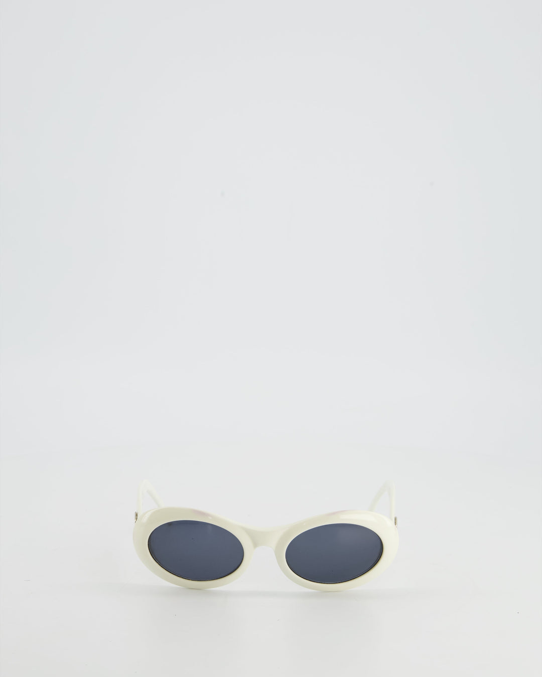 Gucci White Oval Sunglasses with Logo Detail