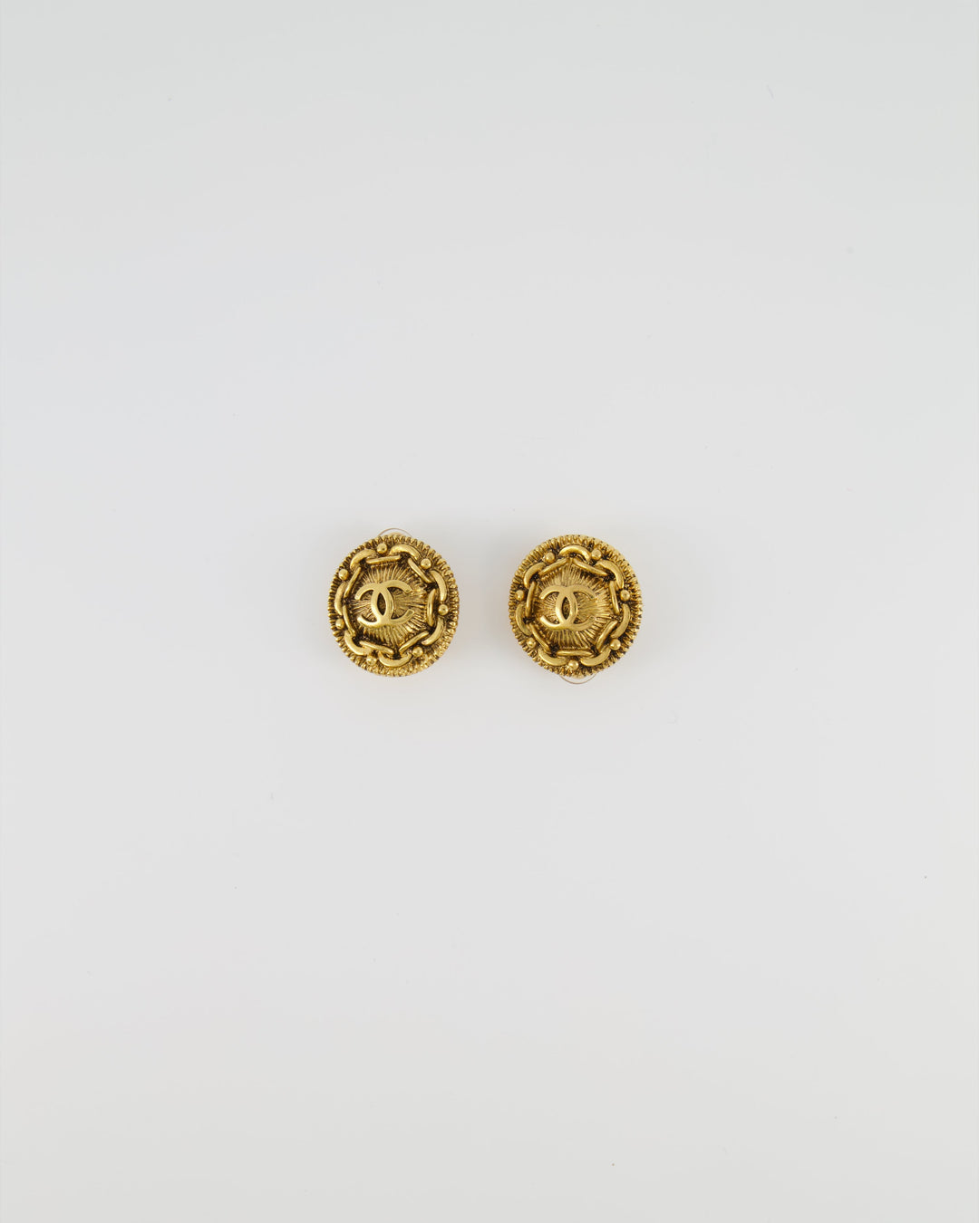 Top Quality Chanel Vintage Yellow Gold Round Abstract CC Logo Clip On Earrings