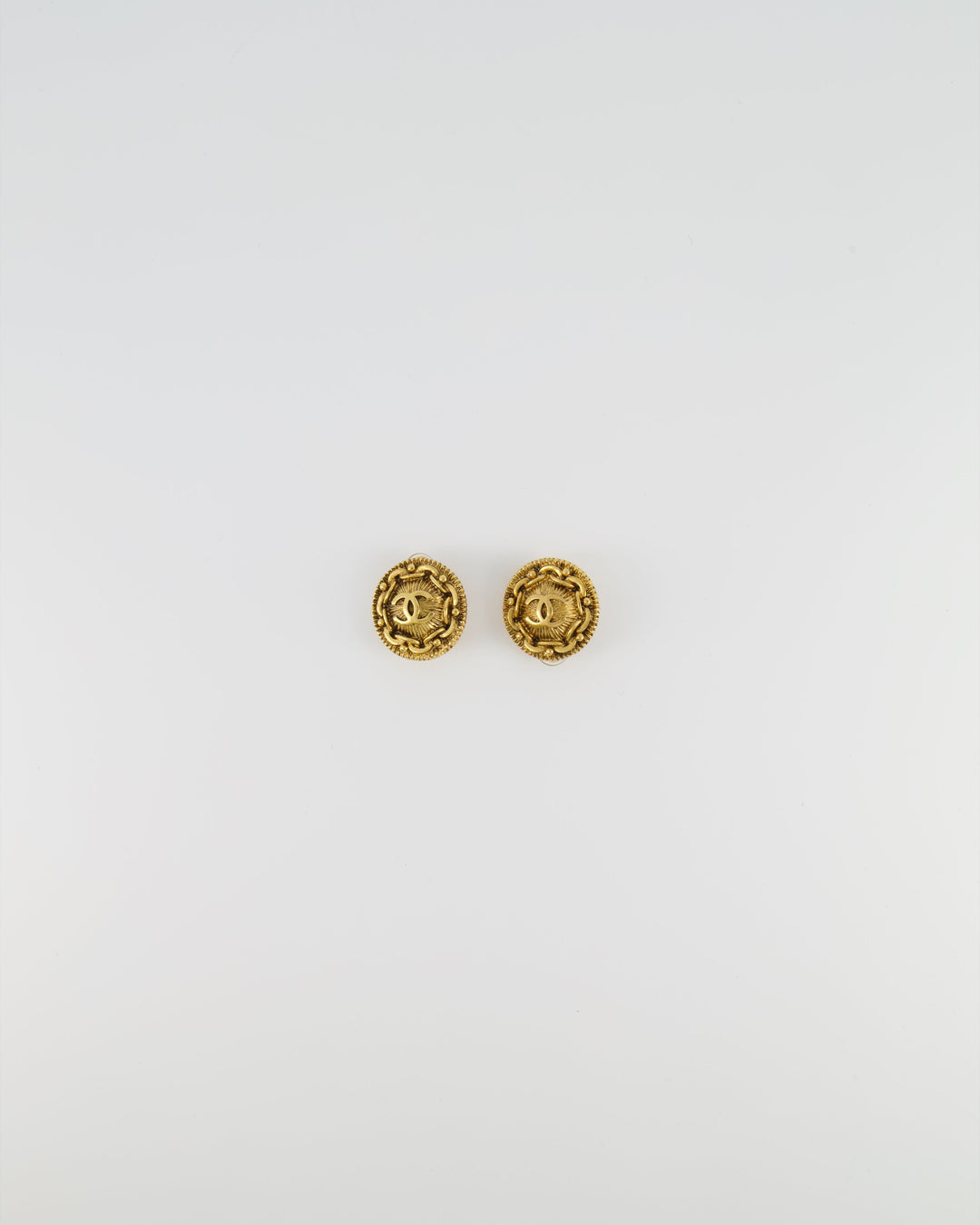 Top Quality Chanel Vintage Yellow Gold Round Abstract CC Logo Clip On Earrings