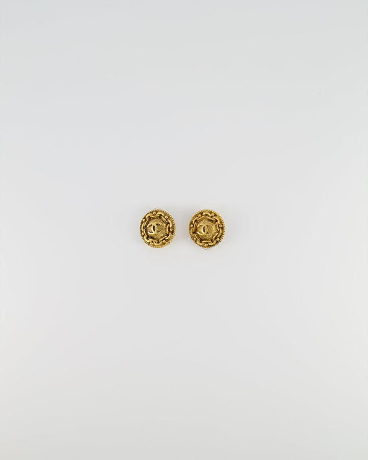 Top Quality Chanel Vintage Yellow Gold Round Abstract CC Logo Clip On Earrings