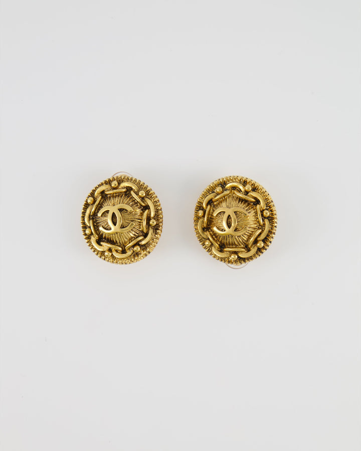 Top Quality Chanel Vintage Yellow Gold Round Abstract CC Logo Clip On Earrings