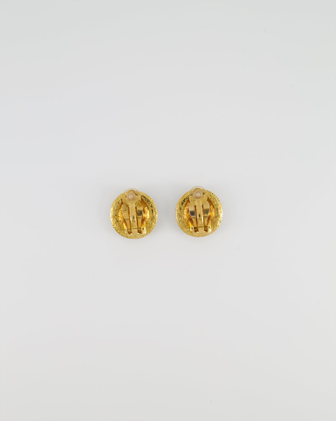 Top Quality Chanel Vintage Yellow Gold Round Abstract CC Logo Clip On Earrings