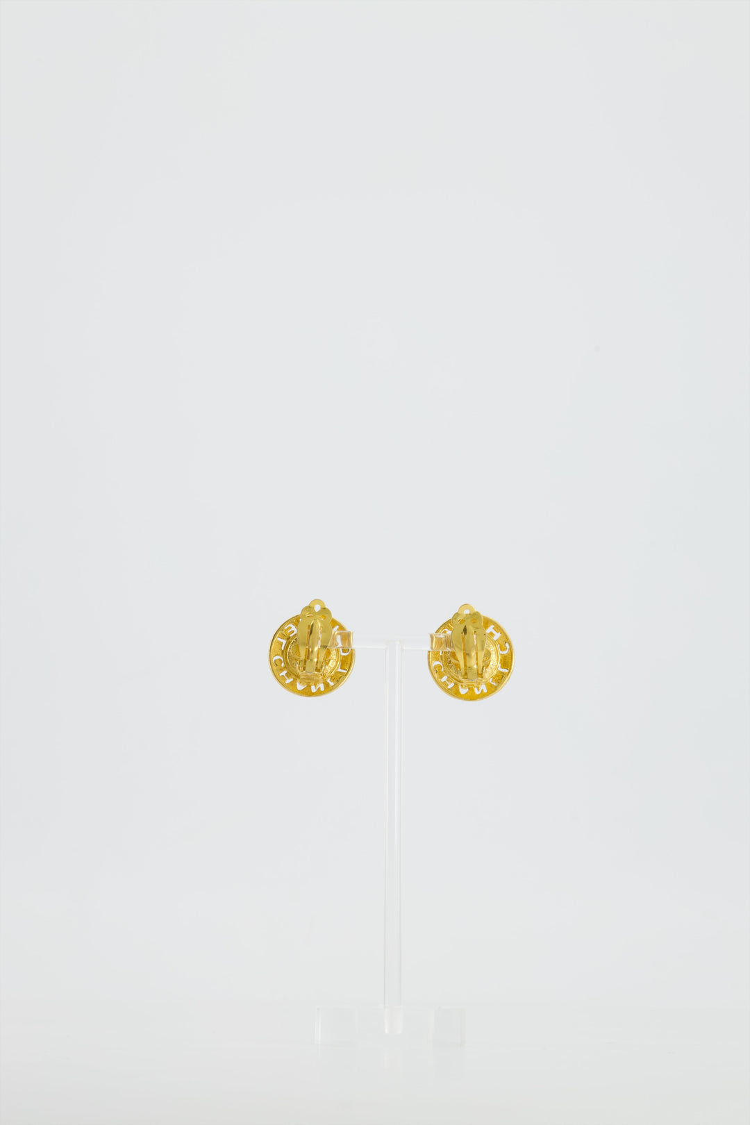 Top Quality Chanel Vintage Yellow Gold with Blue Pearl Round Clip-On Earrings with CC Logo