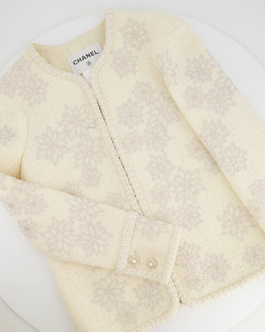 Top Quality Chanel 15A Paris-Salzburg Cream Tweed Jacket with Sequin Embellished Edelweiss and Pearl Buttons Size FR 36 (UK 8)