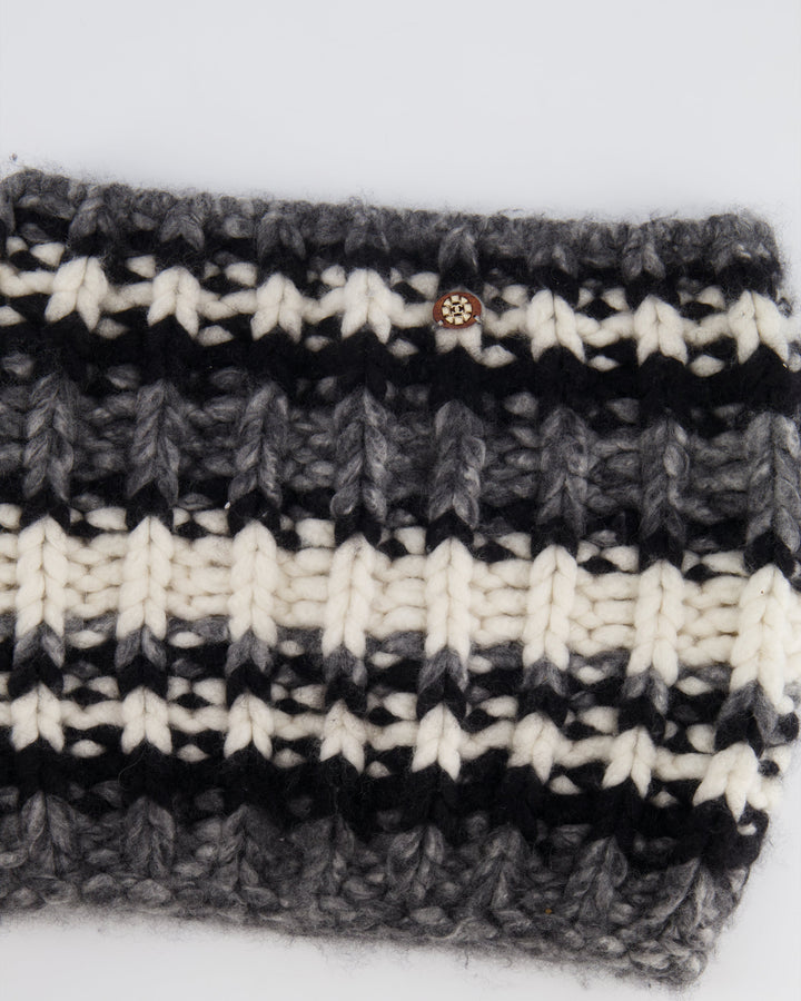 Top Quality Chanel Black and White Striped Knit Collar Scarf with Logo Detail Size S (UK 8)