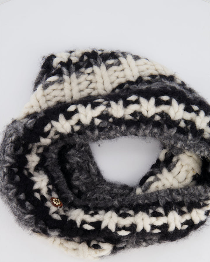 Top Quality Chanel Black and White Striped Knit Collar Scarf with Logo Detail Size S (UK 8)
