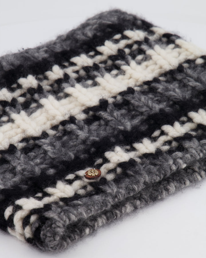 Top Quality Chanel Black and White Striped Knit Collar Scarf with Logo Detail Size S (UK 8)