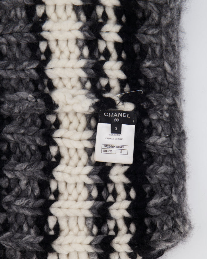 Top Quality Chanel Black and White Striped Knit Collar Scarf with Logo Detail Size S (UK 8)