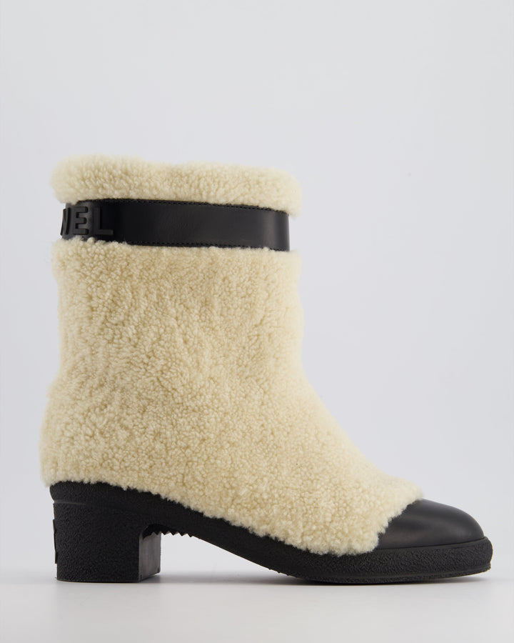 *HOT* Top Quality Chanel White Shearling and Black Leather Logo Strap and Toe Detail Size EU 38.5