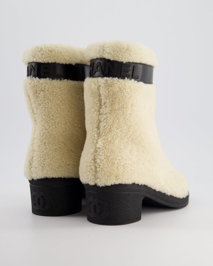 *HOT* Top Quality Chanel White Shearling and Black Leather Logo Strap and Toe Detail Size EU 38.5