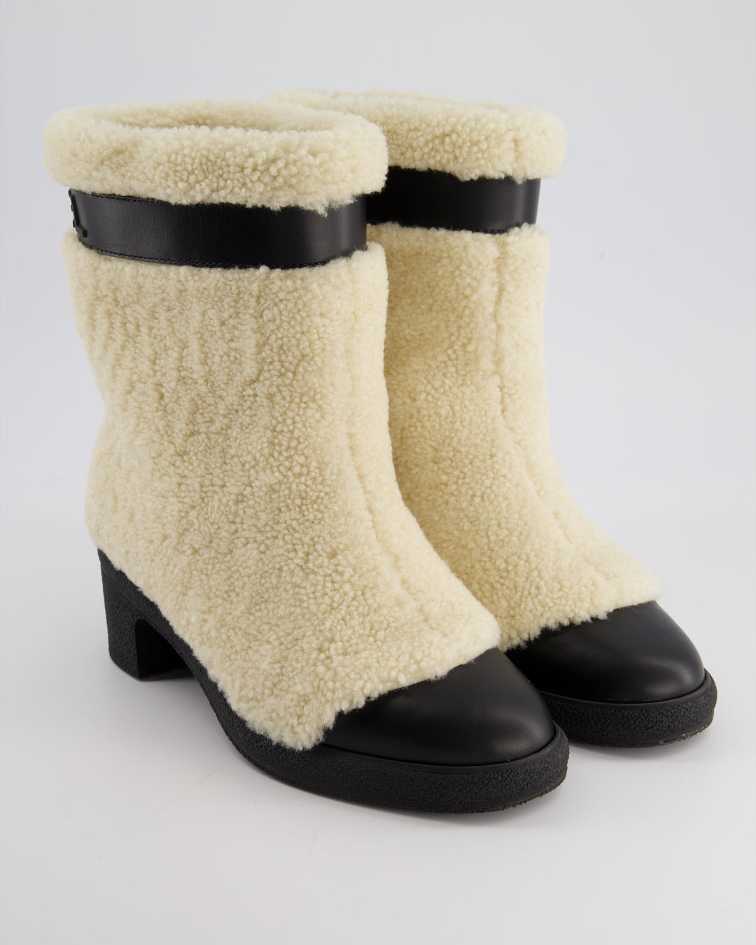 *HOT* Top Quality Chanel White Shearling and Black Leather Logo Strap and Toe Detail Size EU 38.5