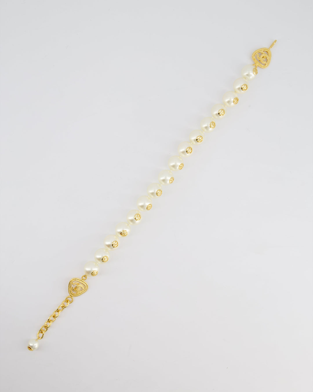 *HOT* Chanel White Pearl Chocker Necklace with Yellow Gold Logo Details