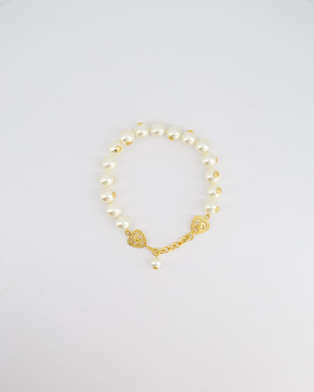 *HOT* Chanel White Pearl Chocker Necklace with Yellow Gold Logo Details