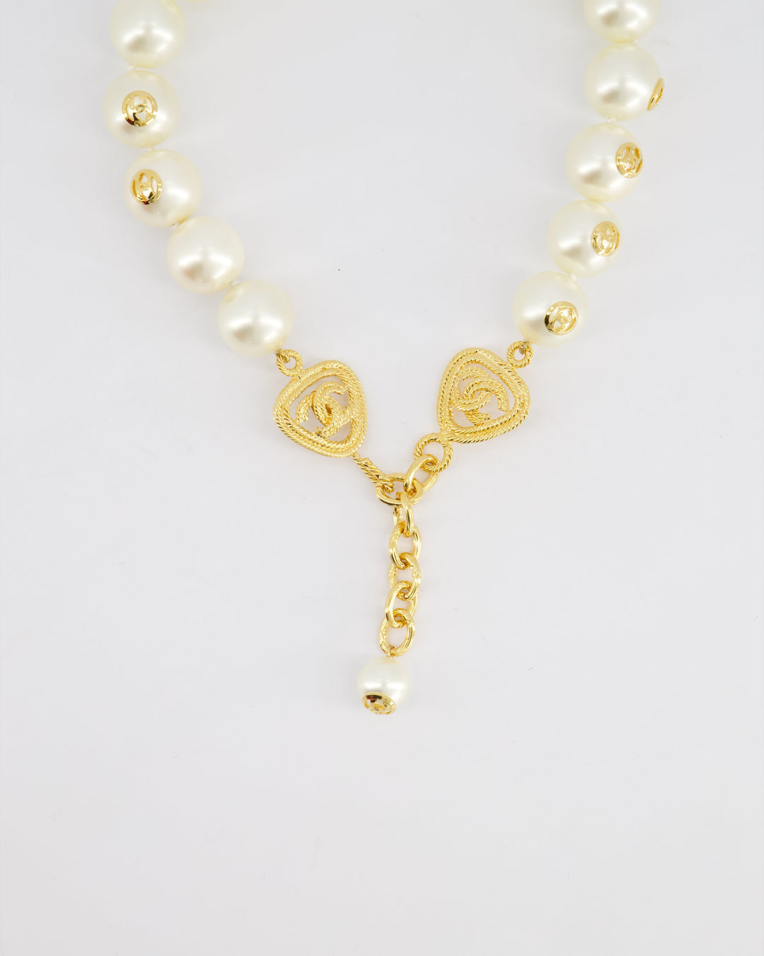 *HOT* Chanel White Pearl Chocker Necklace with Yellow Gold Logo Details