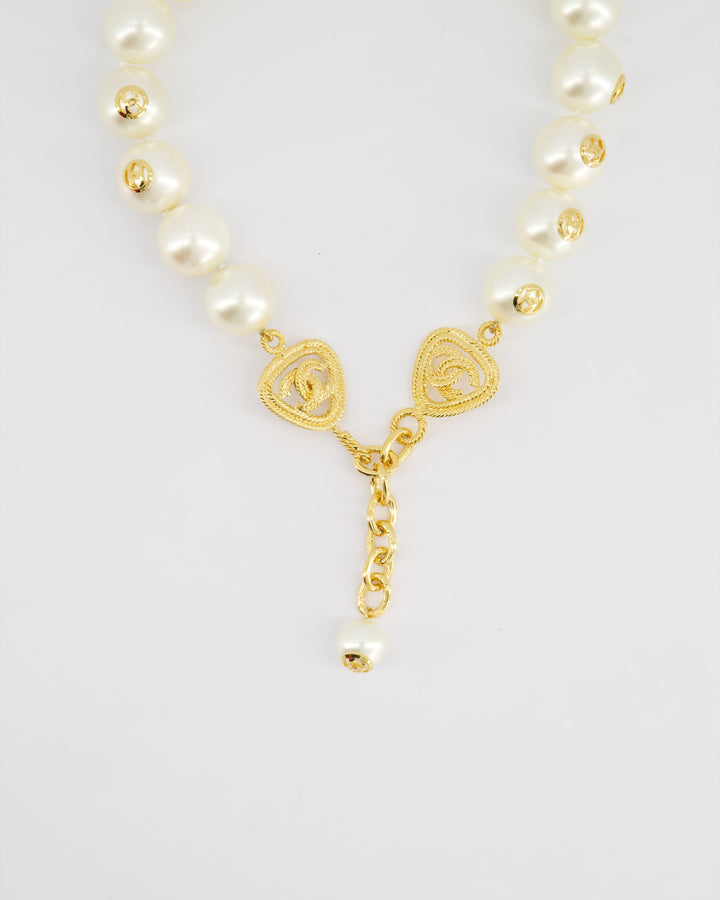 *HOT* Chanel White Pearl Chocker Necklace with Yellow Gold Logo Details