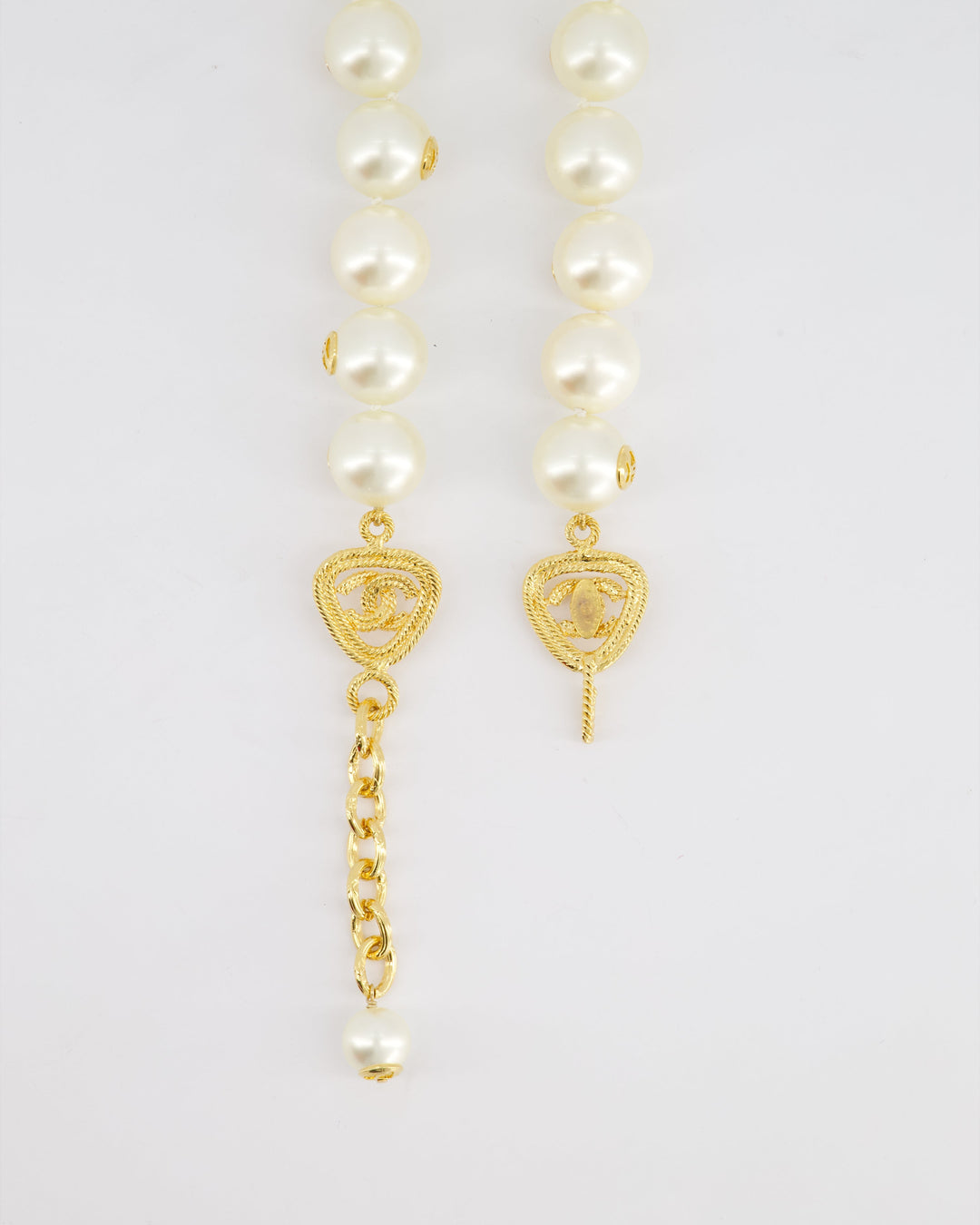 *HOT* Chanel White Pearl Chocker Necklace with Yellow Gold Logo Details