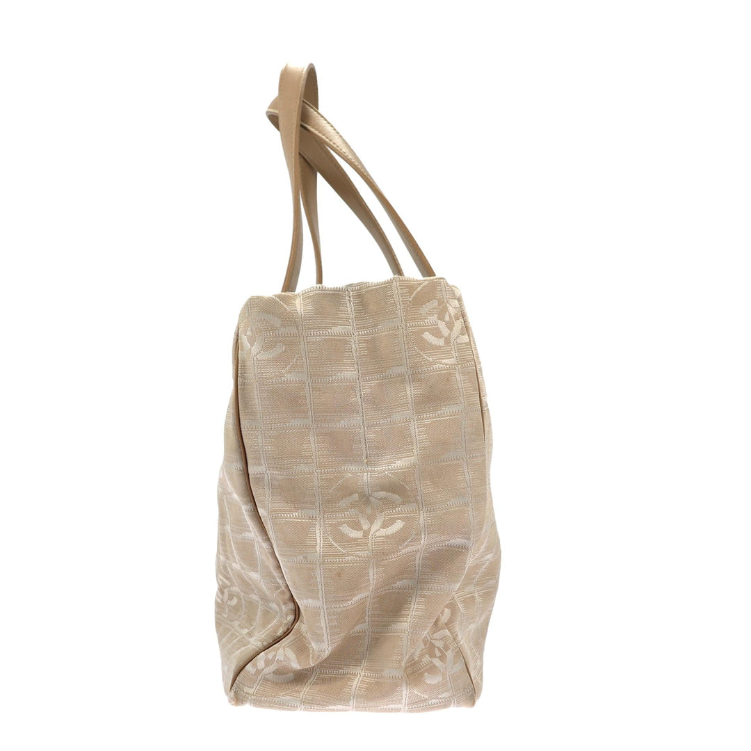 Chanel Shoulder Bag in Beige Fabric