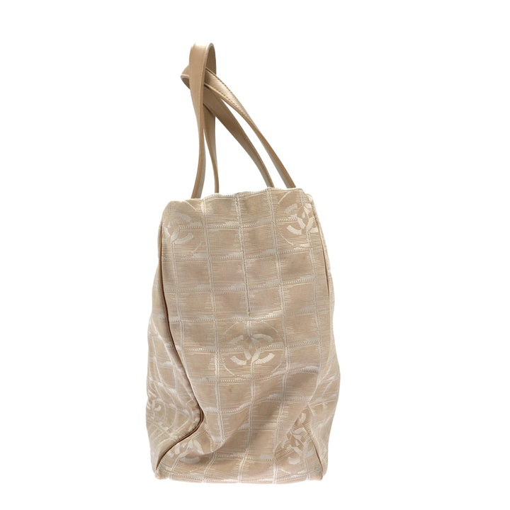 Chanel Shoulder Bag in Beige Fabric