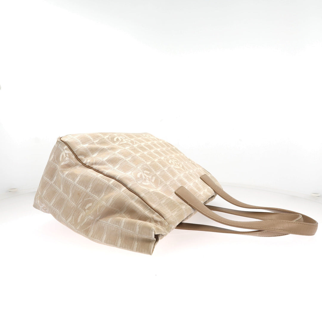 Chanel Shoulder Bag in Beige Fabric
