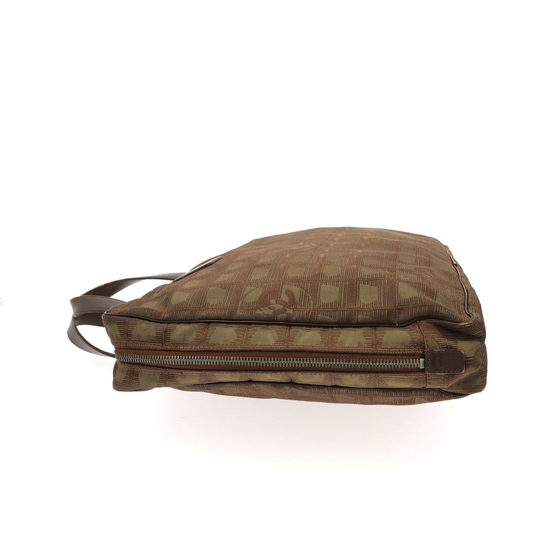 Chanel Handbag in Green Fabric