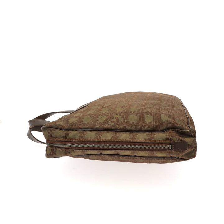 Chanel Handbag in Green Fabric