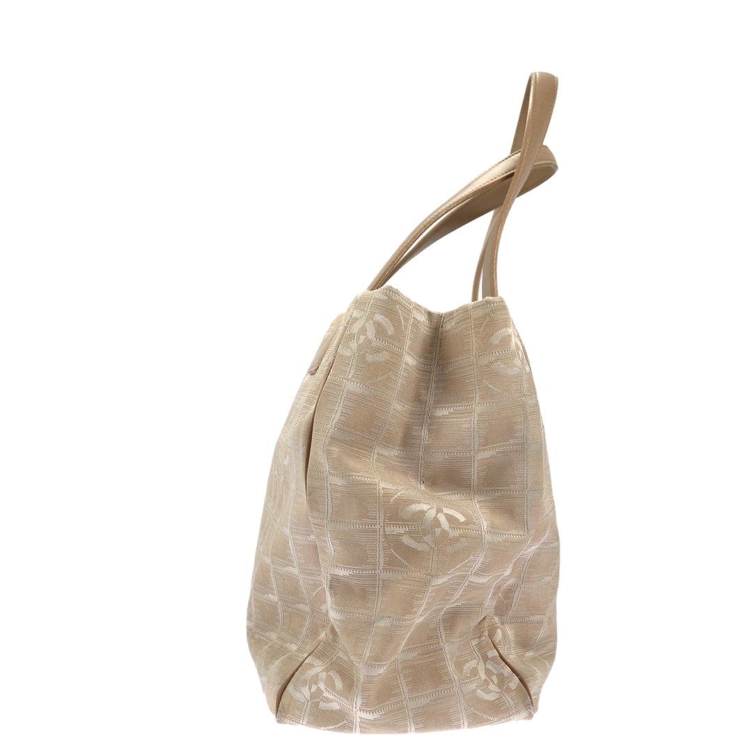 Chanel Shoulder Bag in Beige Fabric