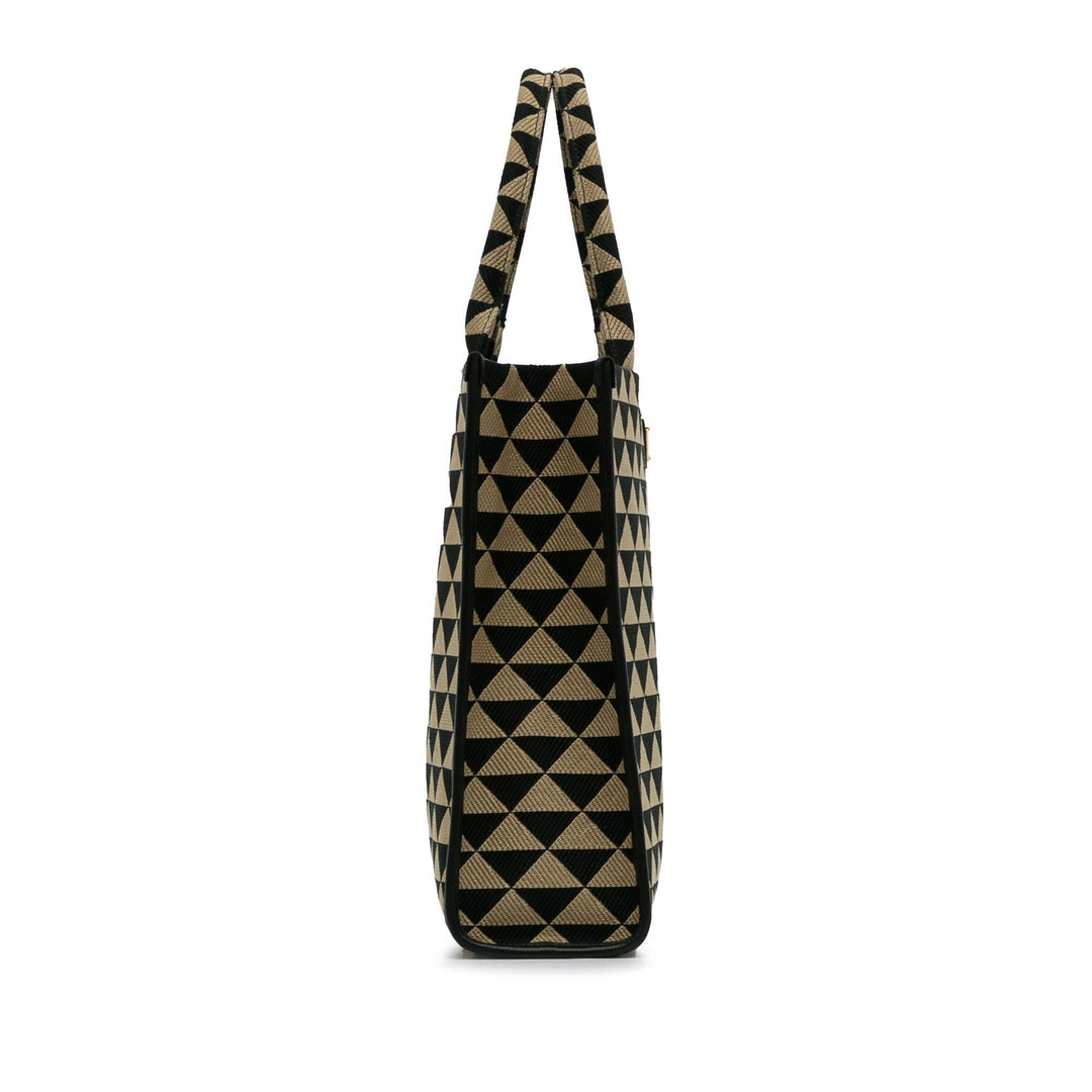 Prada Large Triangolo Jacquard Symbole Tote (SHG-8Nku9Q)