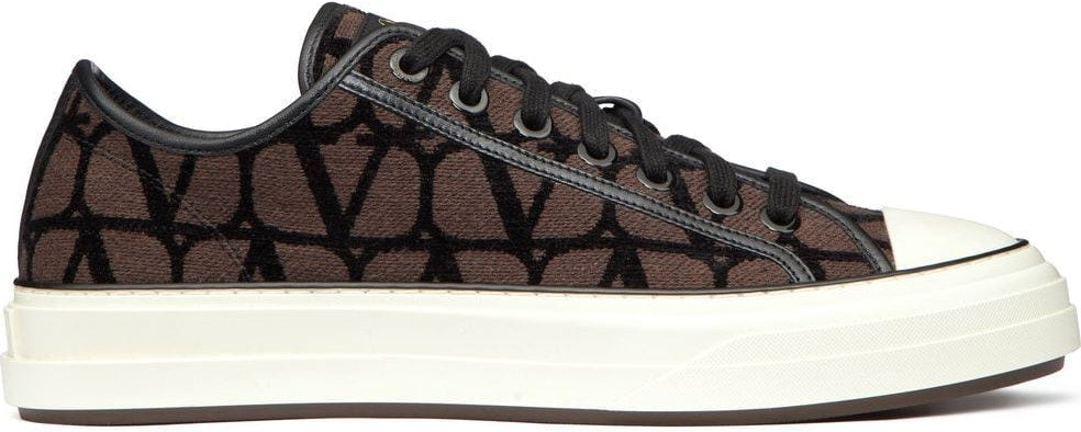 VLOGO MONOGRAM LOW TOPS.