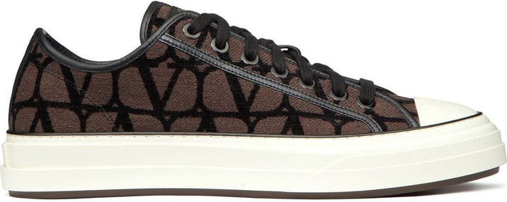 VLOGO MONOGRAM LOW TOPS.