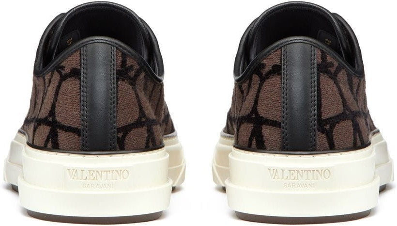 VLOGO MONOGRAM LOW TOPS.