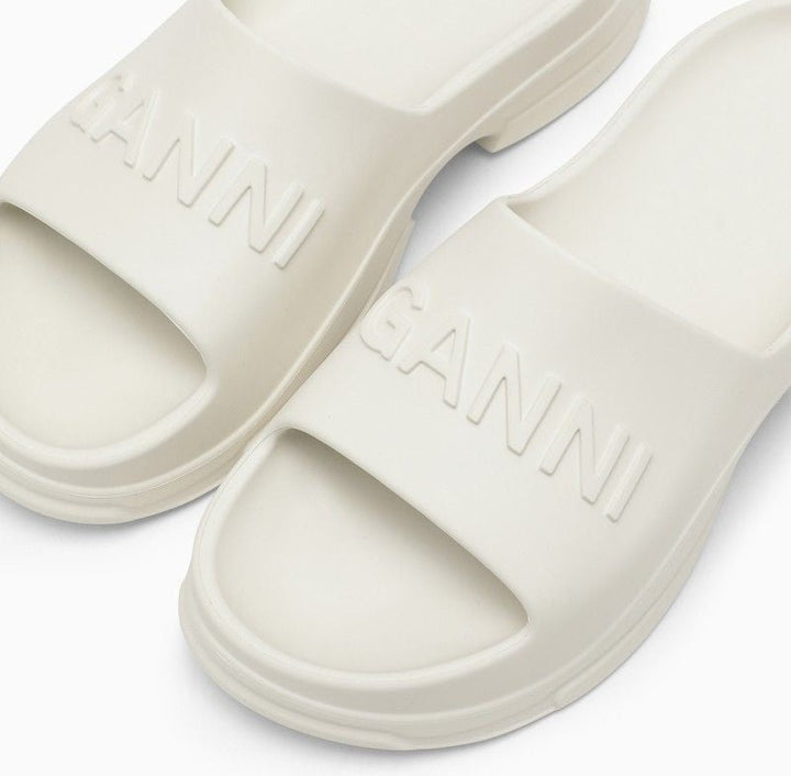 WHITE RUBBER SLIPPER WITH LOGO
