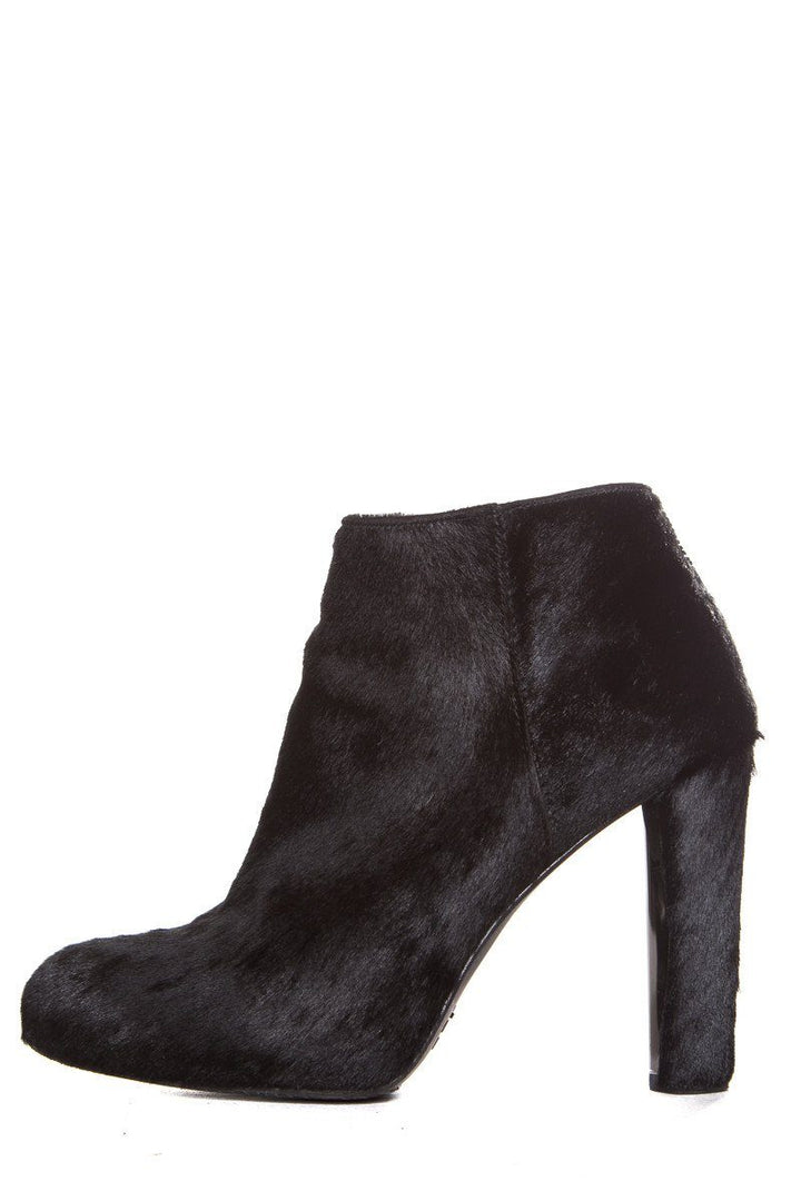 Stuart Weitzman Black Round-Toe Calf Hair Booties SZ 7.5