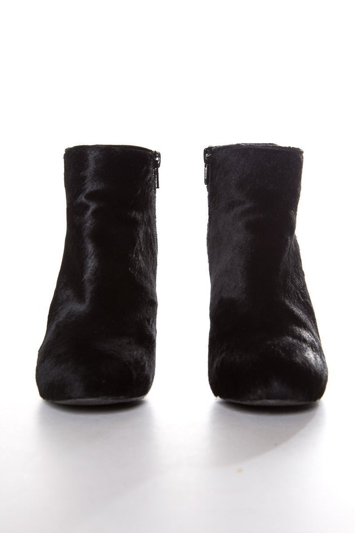 Stuart Weitzman Black Round-Toe Calf Hair Booties SZ 7.5
