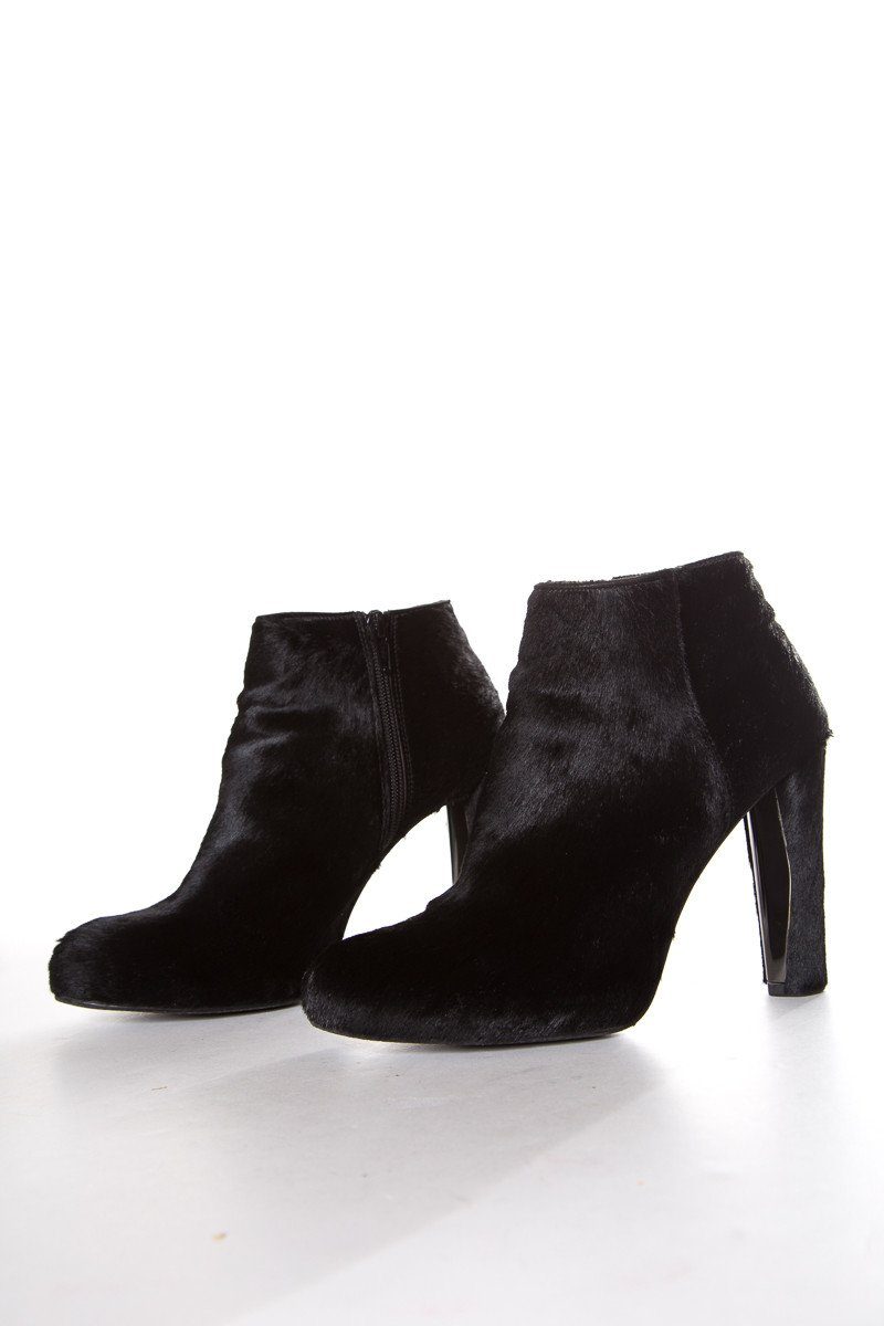 Stuart Weitzman Black Round-Toe Calf Hair Booties SZ 7.5