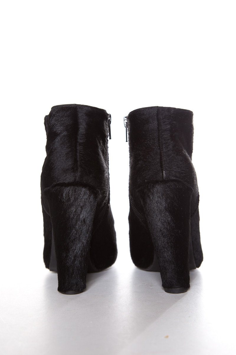 Stuart Weitzman Black Round-Toe Calf Hair Booties SZ 7.5